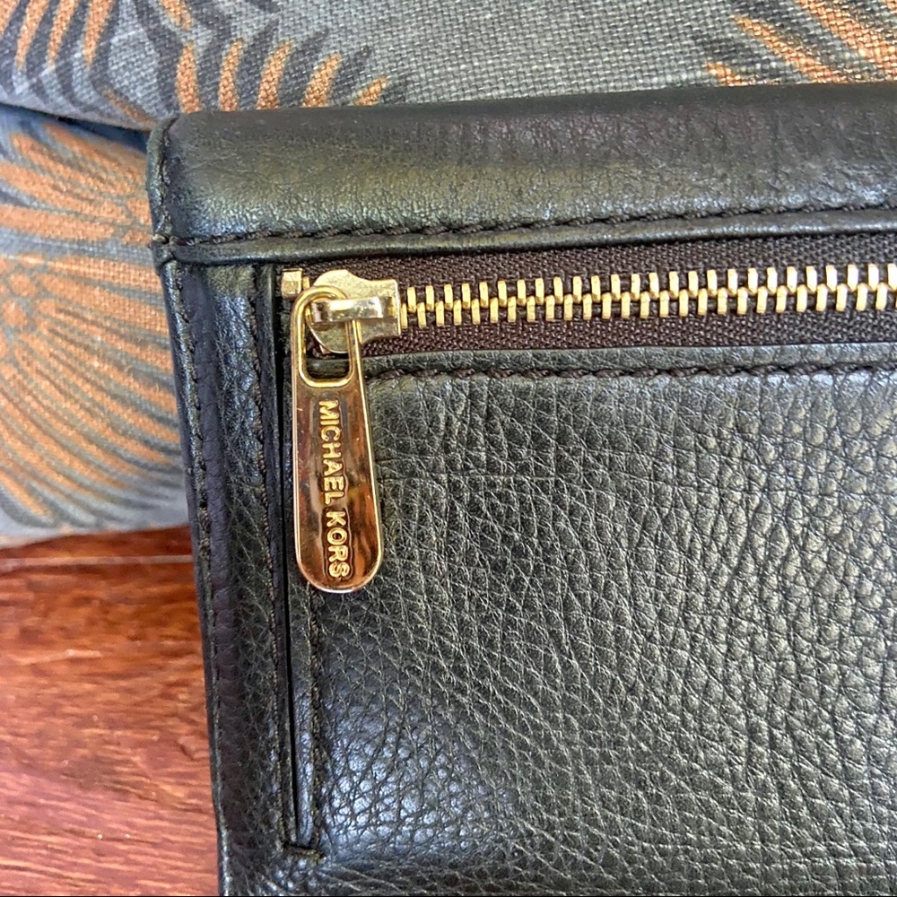 MICHAEL KORS Black Leather Tri-Fold Wallet - Picture 3 of 9